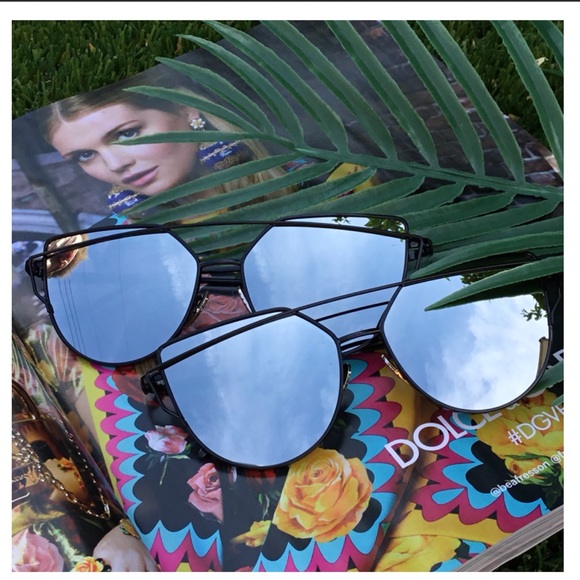 New Arrival- Silver on Black Mirrored Sunglasses - Picture 4 of 4